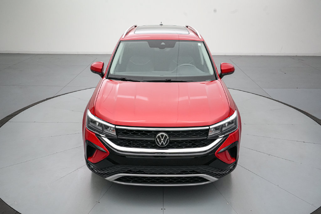 Used 2023 Volkswagen Taos SE w/ Panoramic Sunroof Package FWD image 9