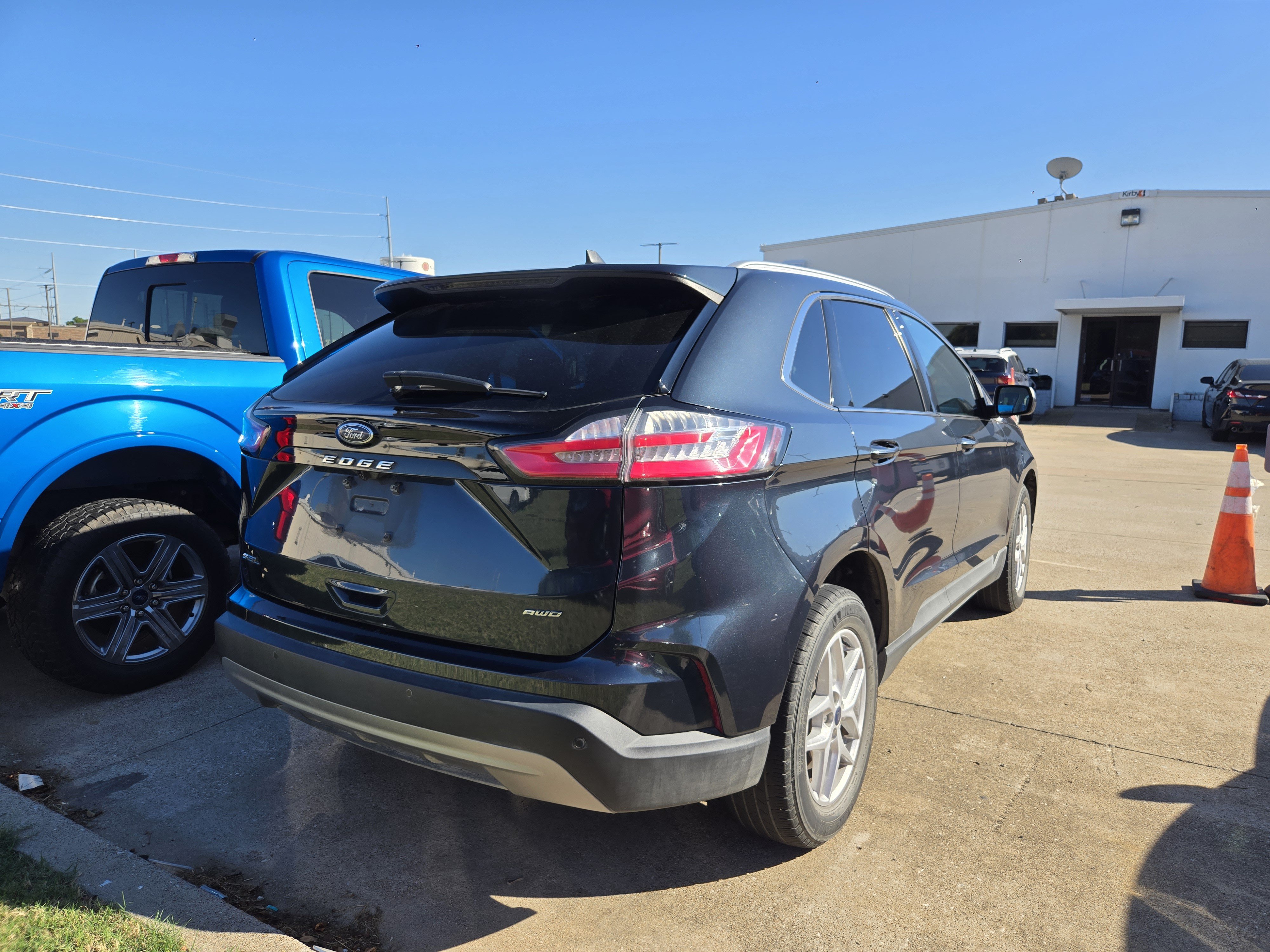 Certified 2022 Ford Edge SEL w/ Convenience Package AWD/4WD image 4