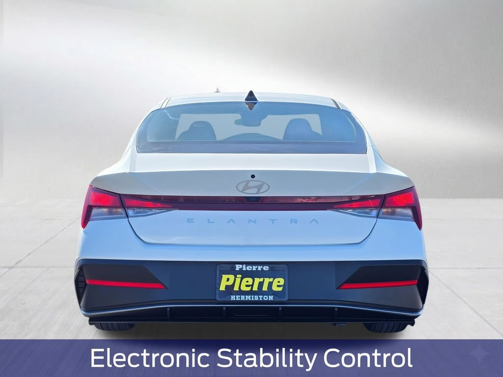 Used 2025 Hyundai Elantra SEL FWD image 5