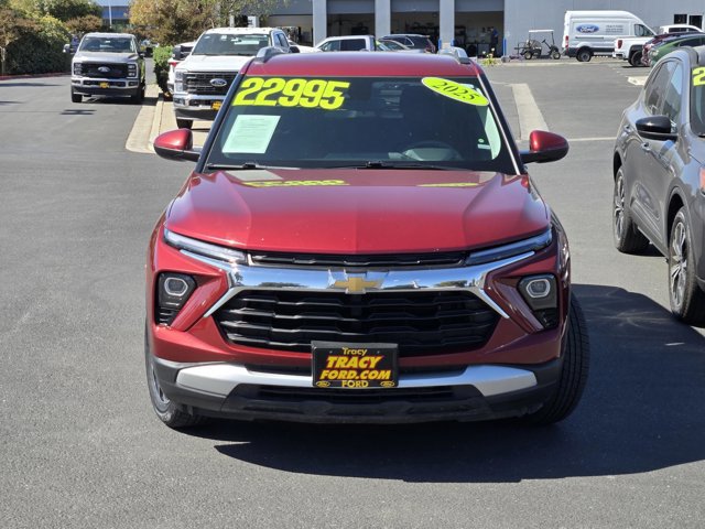 Used 2025 Chevrolet TrailBlazer LT AWD/4WD image 2