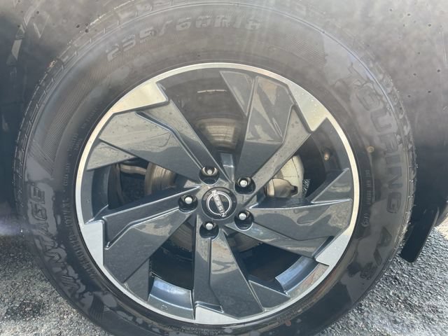Used 2025 Nissan Rogue SV FWD image 8