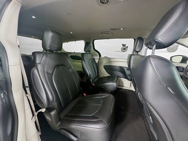 Used 2022 Chrysler Pacifica Touring-L image 28