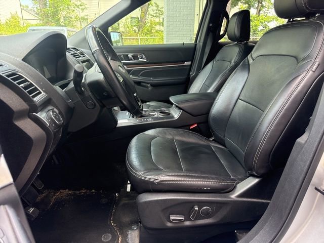 Certified 2018 Ford Explorer Limited FWD image 15