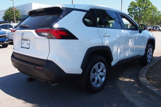 Used 2024 Toyota RAV4 LE FWD image 7