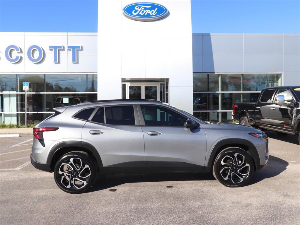 Used 2025 Chevrolet Trax RS w/ Driver Confidence Package image 6