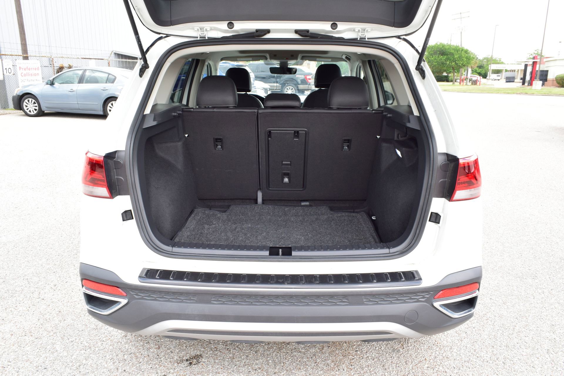 Used 2024 Volkswagen Taos SE w/ Panoramic Sunroof Package FWD image 21