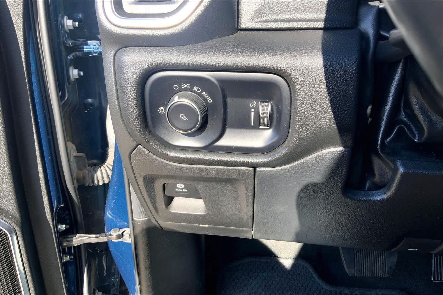 Used 2024 RAM 1500 Laramie AWD/4WD image 36