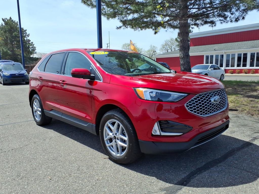 Certified 2024 Ford Edge SEL w/ Convenience Package AWD/4WD image 3