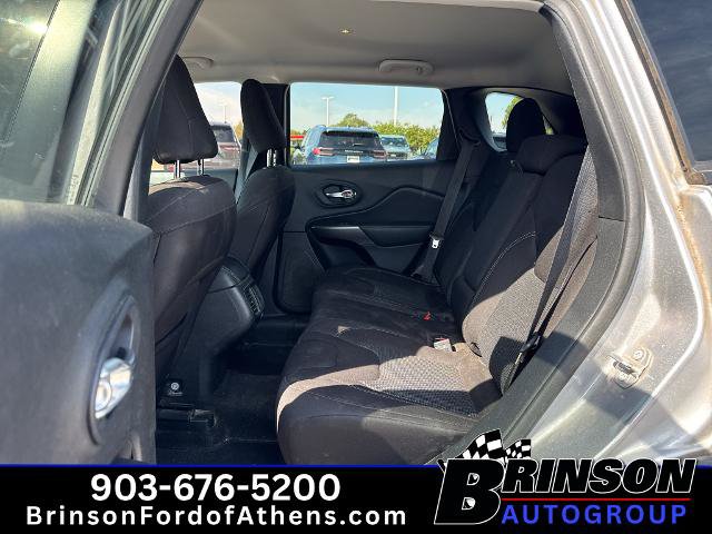 Used 2020 Jeep Cherokee Latitude FWD image 11
