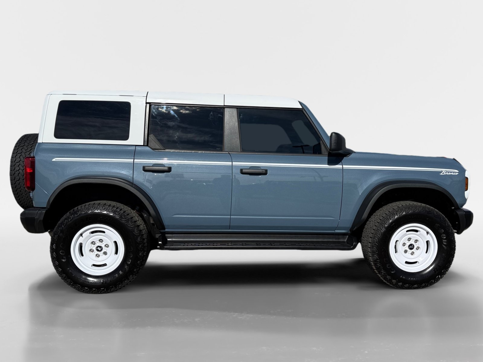Certified 2025 Ford Bronco Heritage Edition AWD/4WD image 8