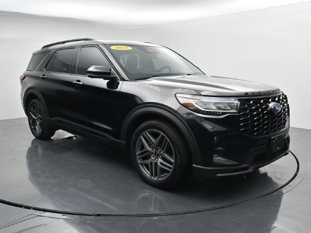 Certified 2025 Ford Explorer ST AWD/4WD image 2