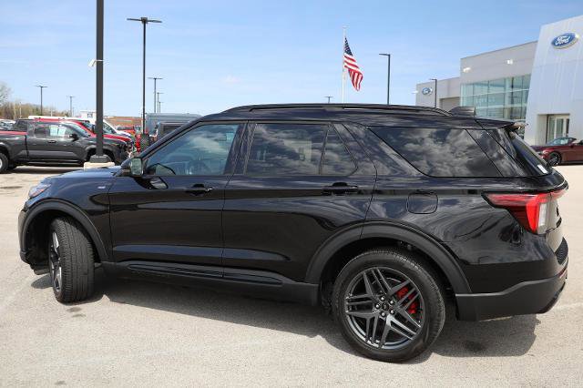 Certified 2025 Ford Explorer ST-Line w/ Premium Package image 8