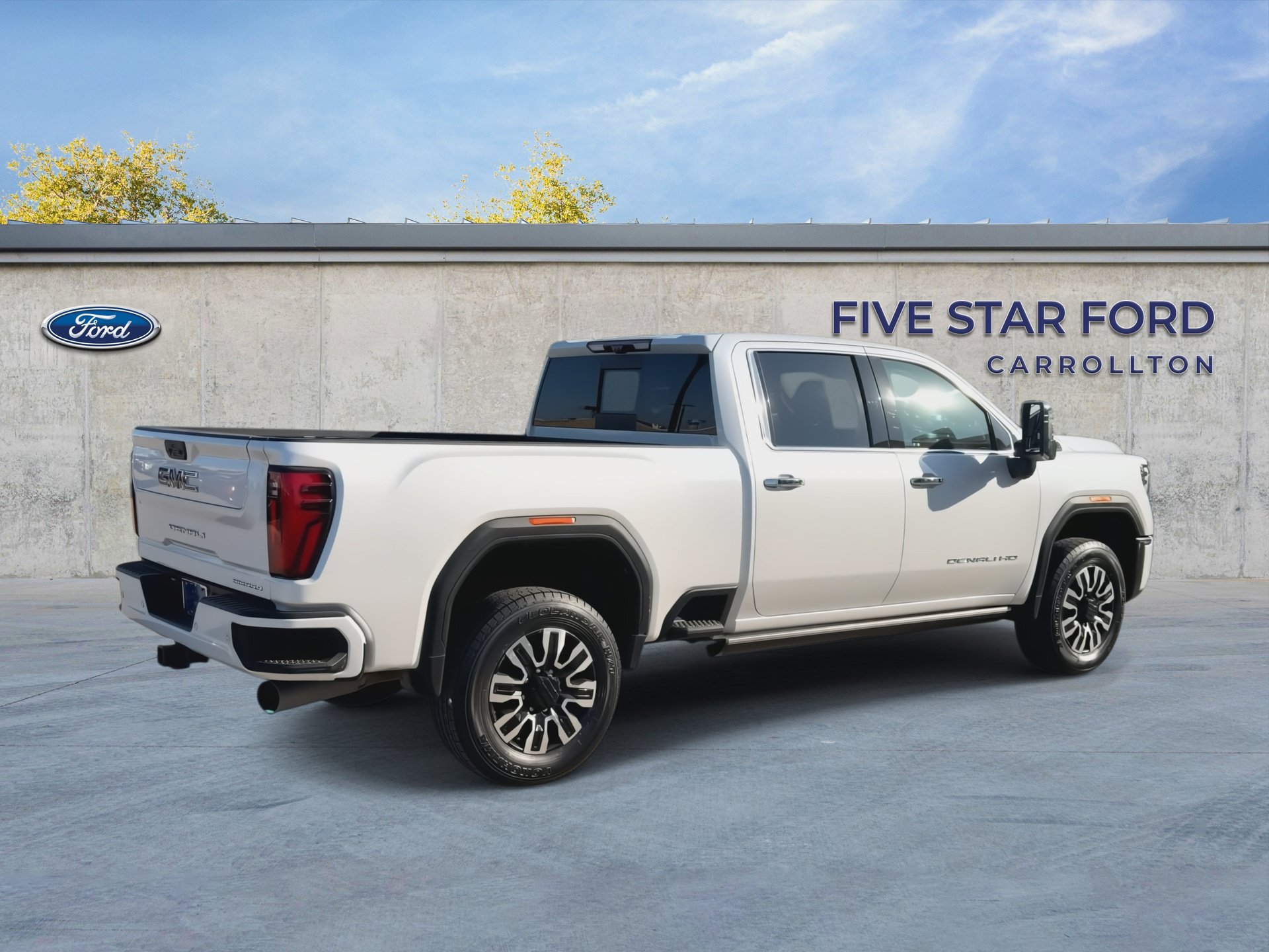 Used 2024 GMC Sierra 2500 Denali Ultimate AWD/4WD image 8