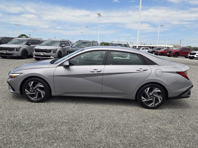 Used 2025 Hyundai Elantra Limited FWD image 4