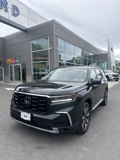 Used 2023 Honda Pilot Touring image 1