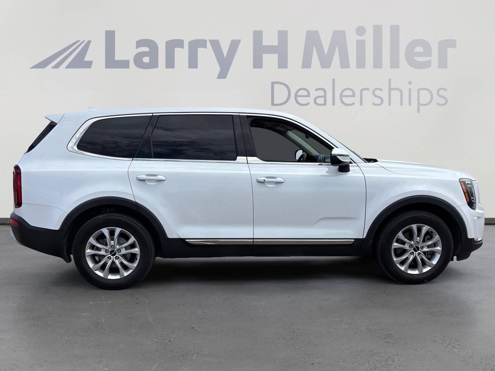 Used 2022 Kia Telluride LX image 6
