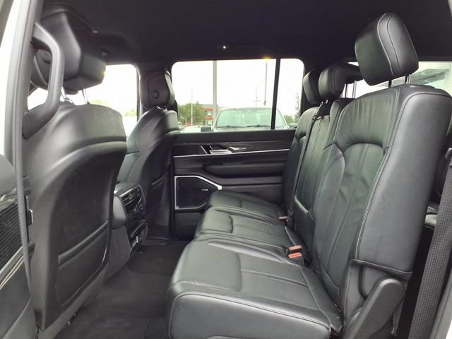 Used 2022 Jeep Wagoneer Series II AWD/4WD image 11