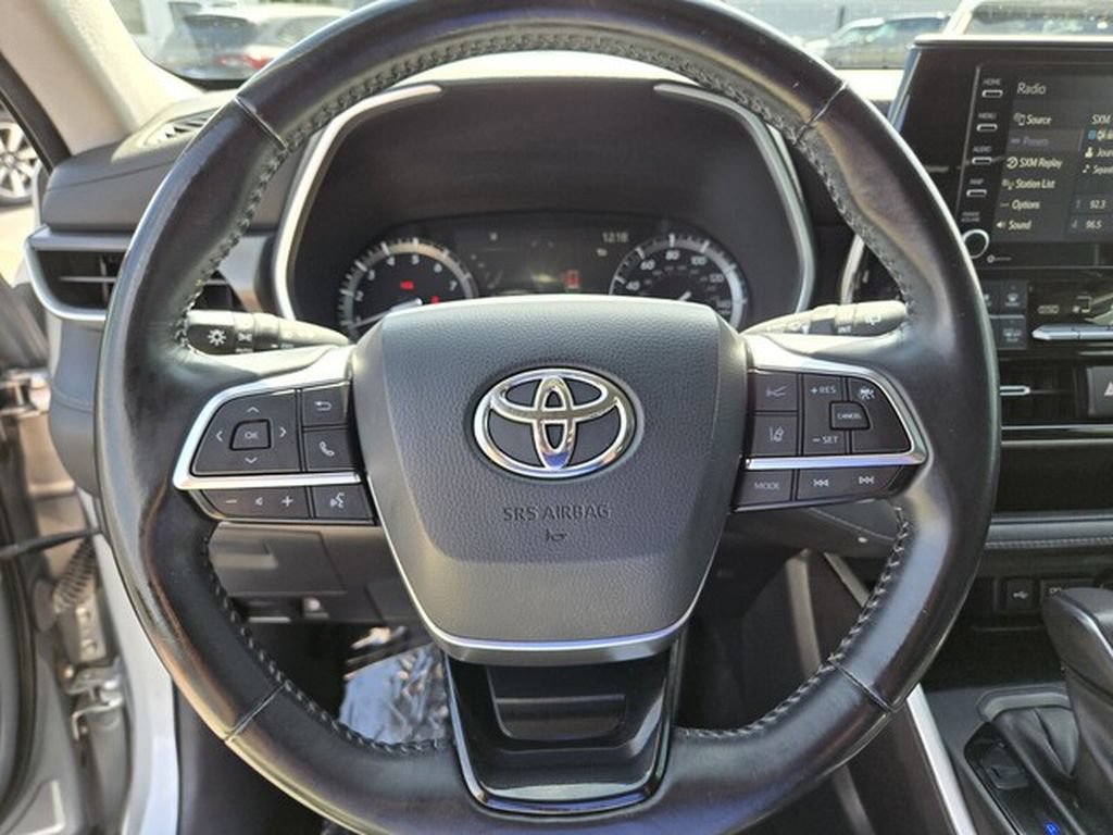 Used 2021 Toyota Highlander XLE FWD image 29