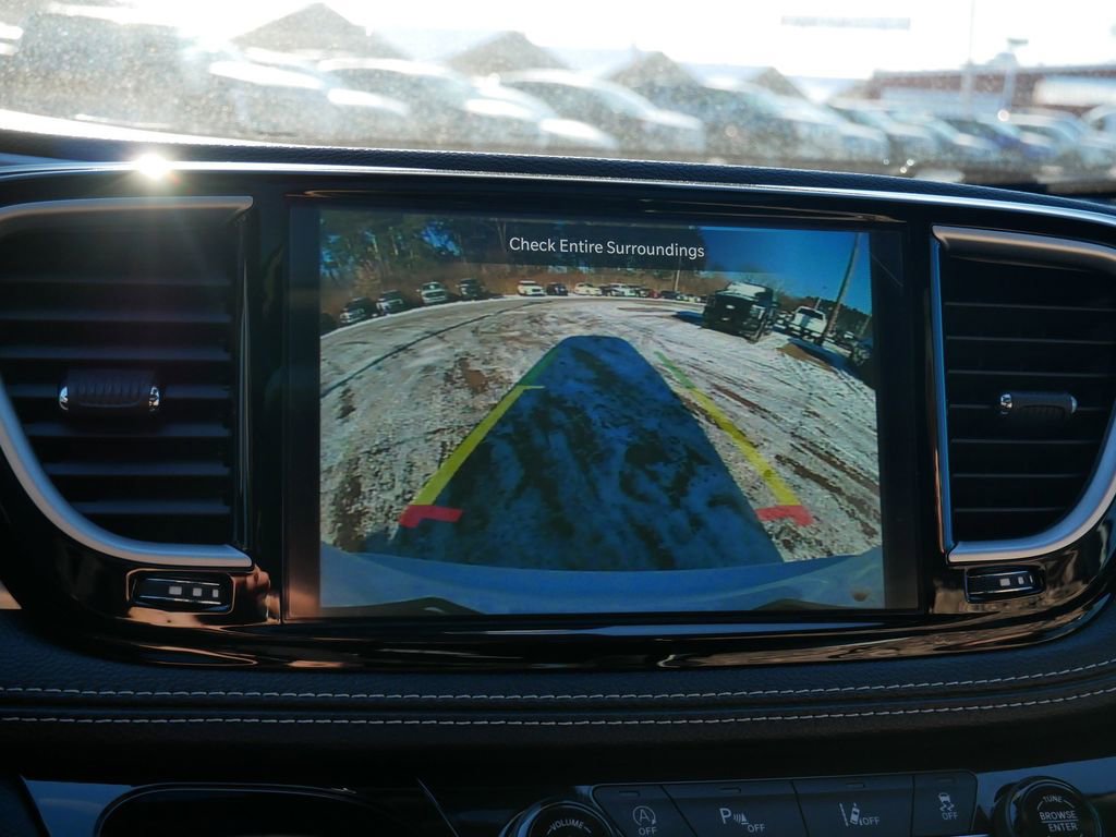 Used 2024 Chrysler Pacifica Limited w/ Uconnect Theater Family Group image 28
