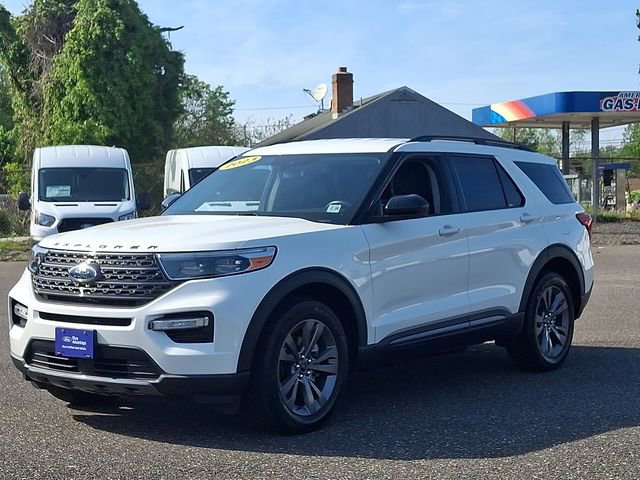Certified 2023 Ford Explorer XLT w/ Equipment Group 202A AWD/4WD image 3