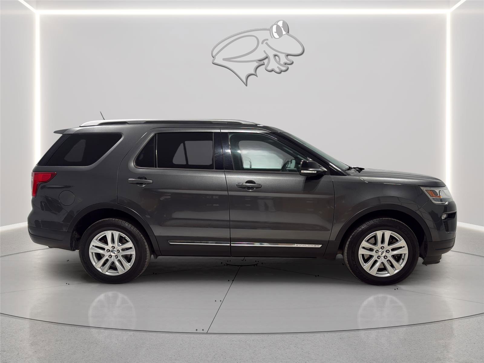 Certified 2018 Ford Explorer XLT w/ Equipment Group 201A AWD/4WD image 7