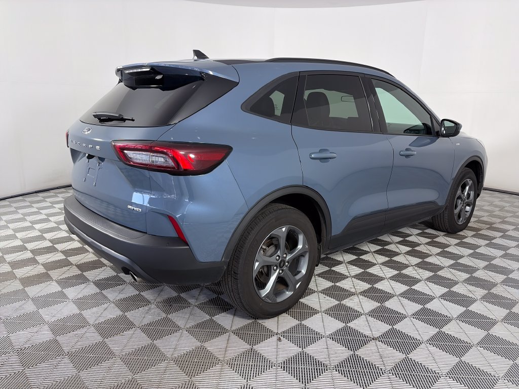 Certified 2025 Ford Escape ST-Line Select AWD/4WD image 7