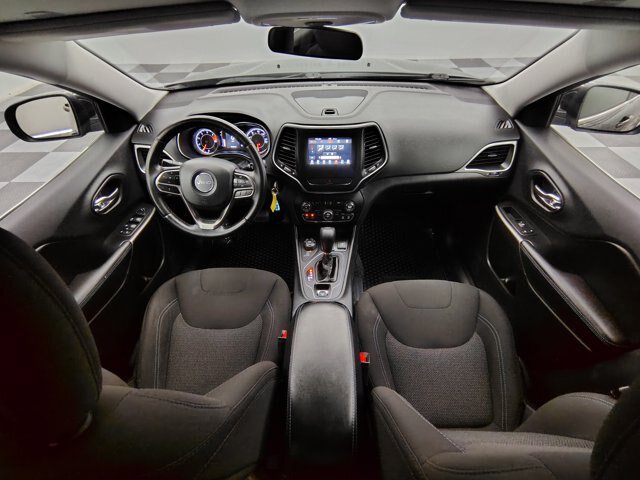 Used 2019 Jeep Cherokee Latitude w/ Cold Weather Group AWD/4WD image 2