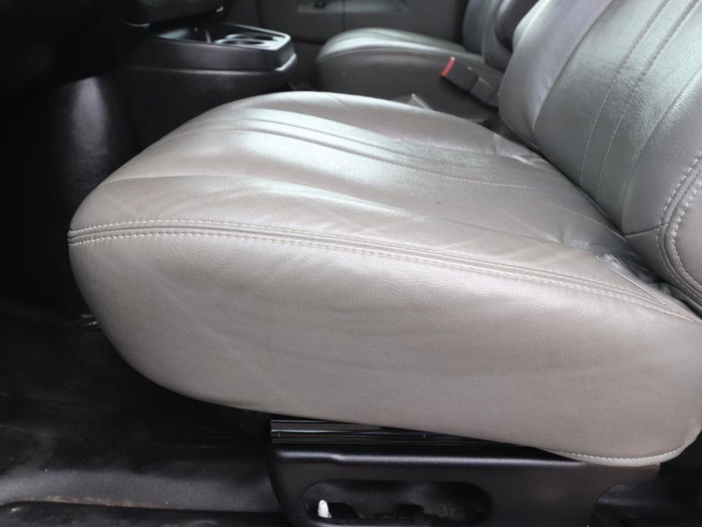 Used 2022 GMC Savana 2500 w/ Driver Convenience Package image 16