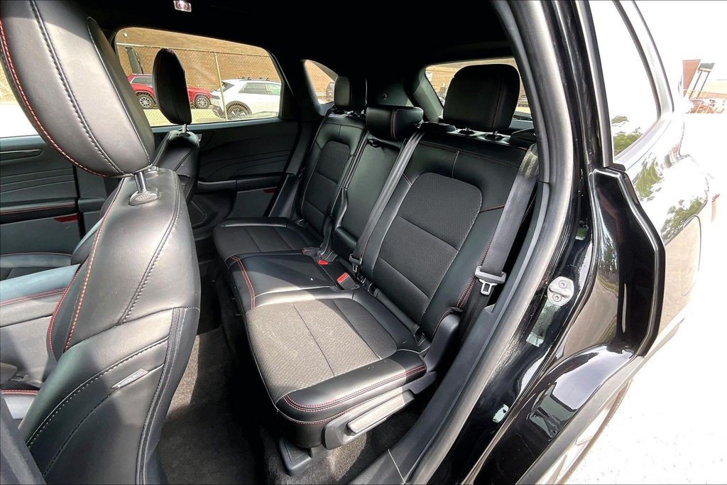 Certified 2025 Ford Escape ST-Line AWD/4WD image 24