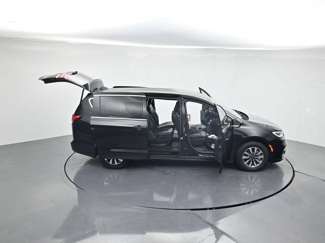 Used 2025 Chrysler Pacifica Select FWD image 43