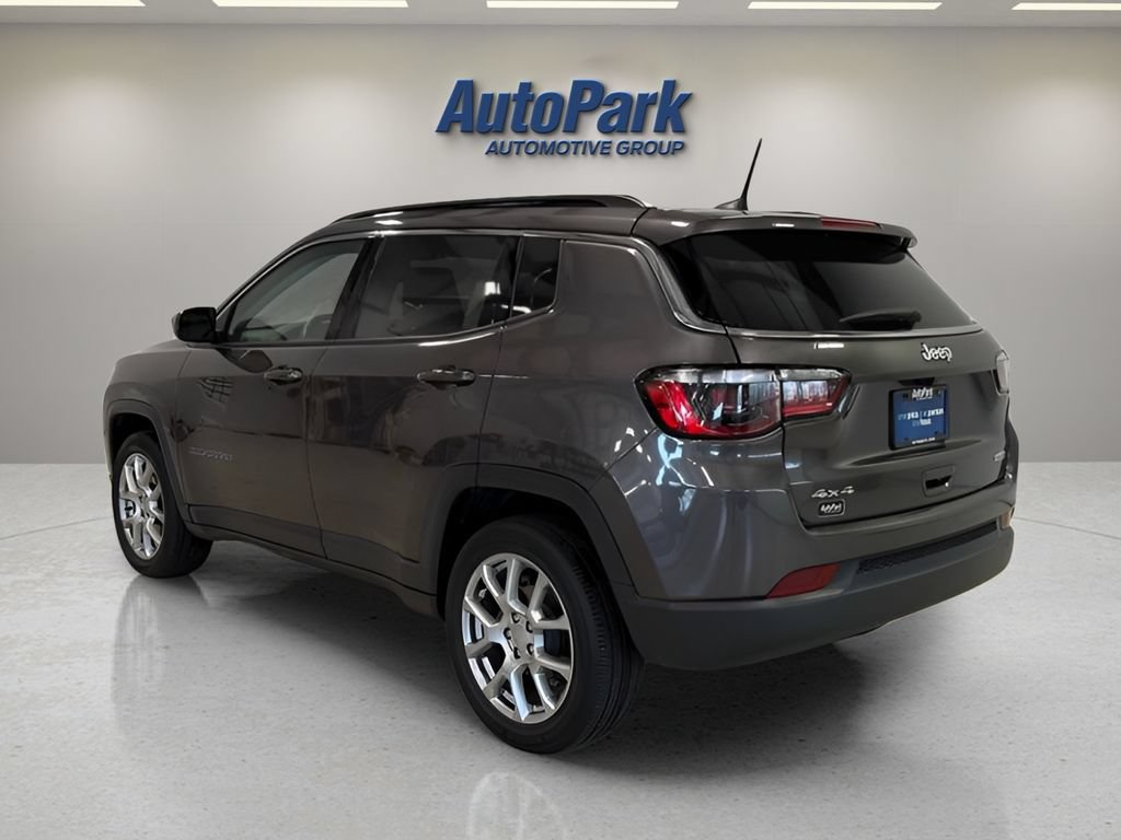 Used 2022 Jeep Compass Latitude w/ Sun and Sound Group AWD/4WD image 5