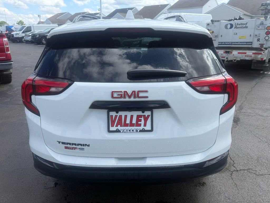 Used 2021 GMC Terrain SLE w/ Driver Convenience Package FWD image 4