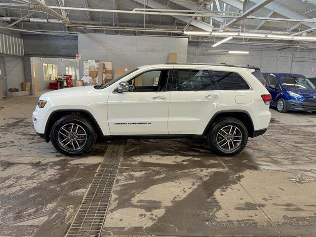 Used 2022 Jeep Grand Cherokee Limited w/ Trailer Tow Group IV image 2