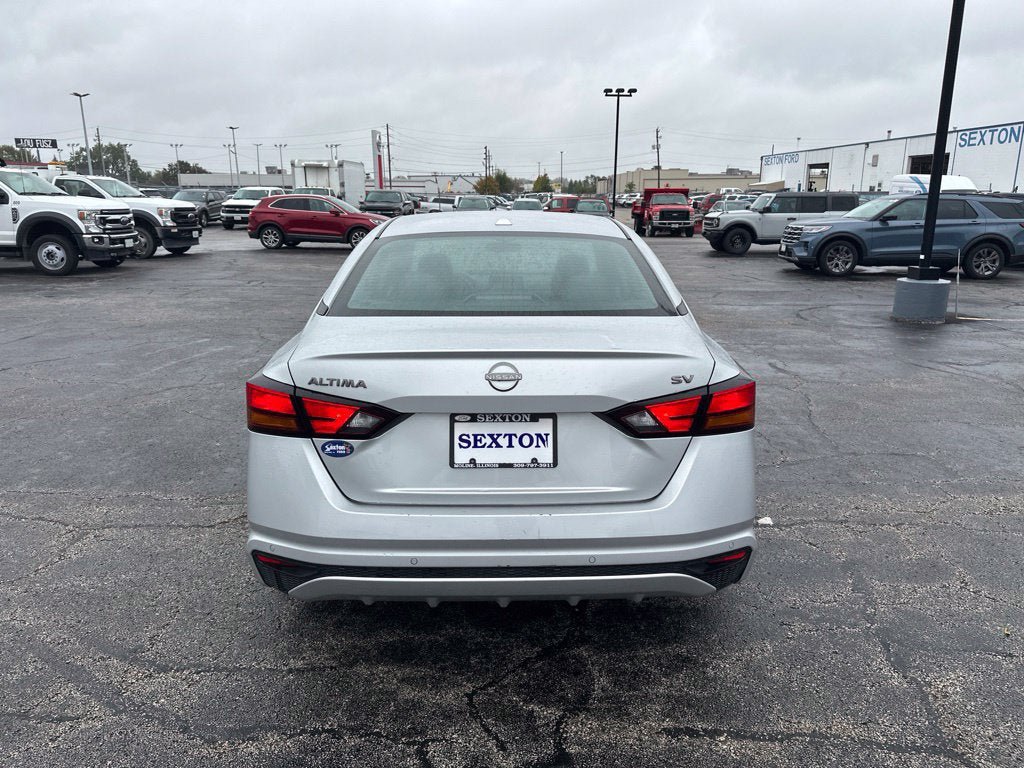 Used 2024 Nissan Altima 2.5 SV FWD image 6