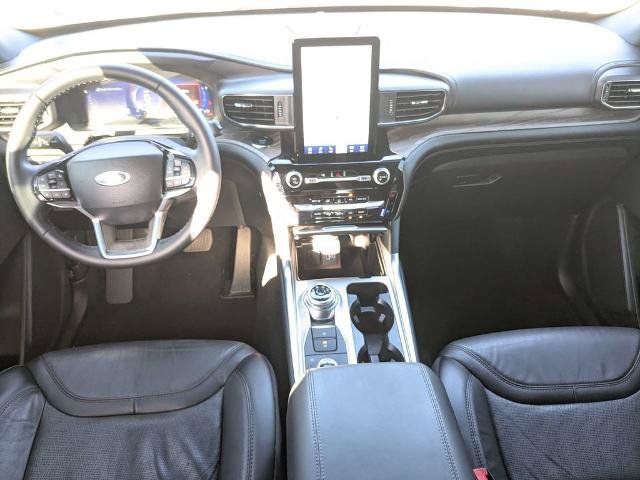 Certified 2024 Ford Explorer Platinum w/ Technology Package AWD/4WD image 17