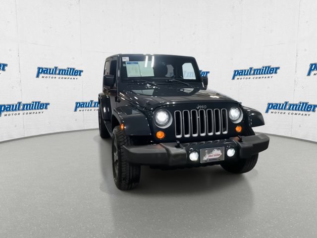Used 2018 Jeep Wrangler Sahara w/ Connectivity Group AWD/4WD image 3