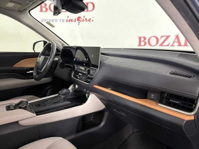Used 2024 Toyota Grand Highlander AWD image 30