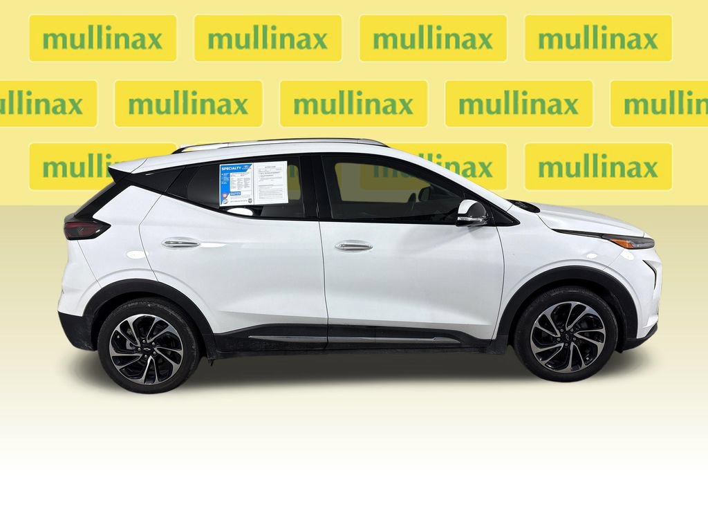 Used 2023 Chevrolet Bolt EUV Premier w/ Sun & Sound Package FWD image 2