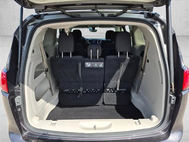Used 2018 Chrysler Pacifica Touring Plus FWD image 7
