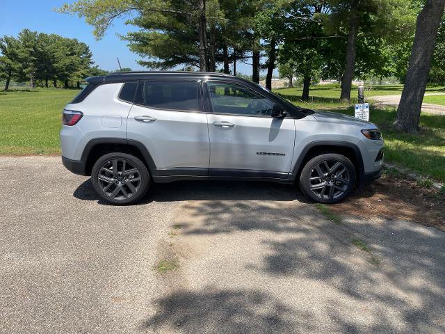 Used 2026 Jeep Compass Limited AWD/4WD image 9