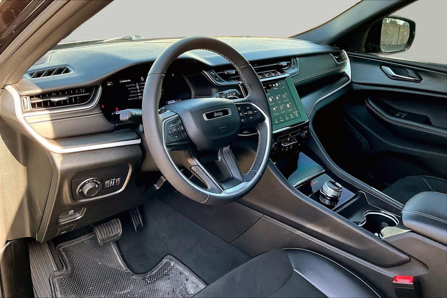 Used 2024 Jeep Grand Cherokee Altitude AWD/4WD image 18