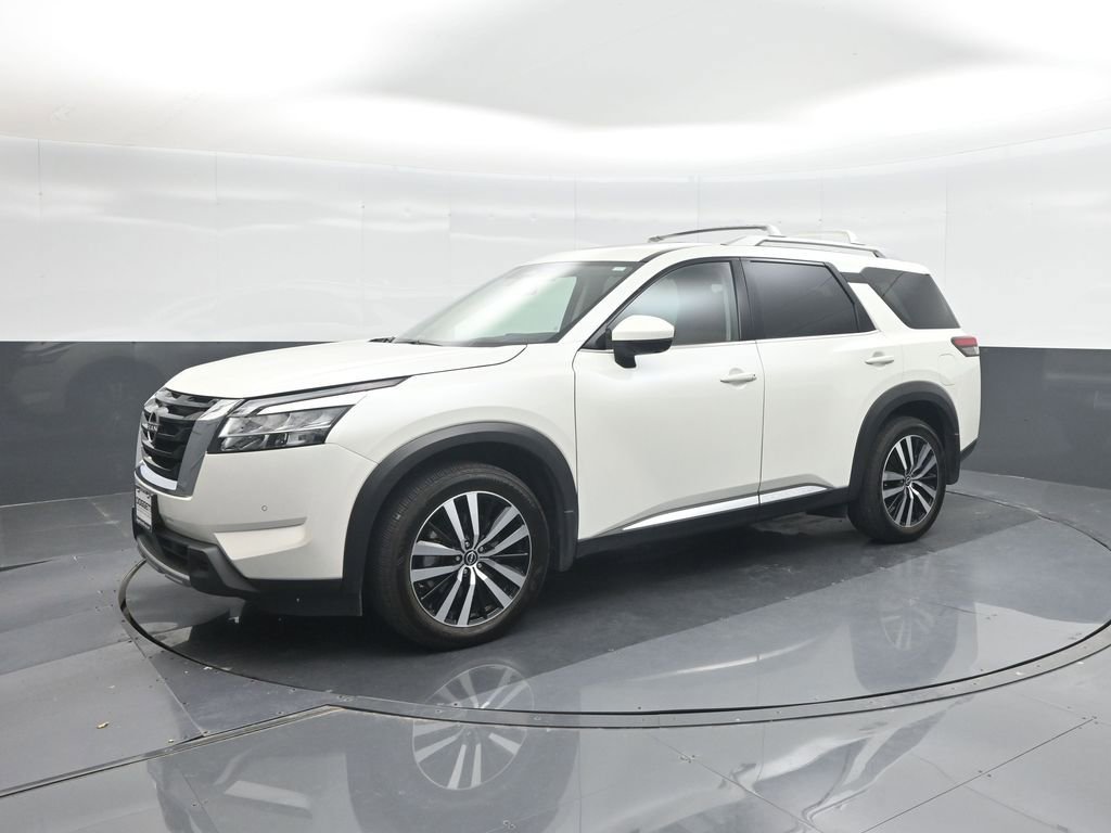 Used 2024 Nissan Pathfinder Platinum FWD image 1