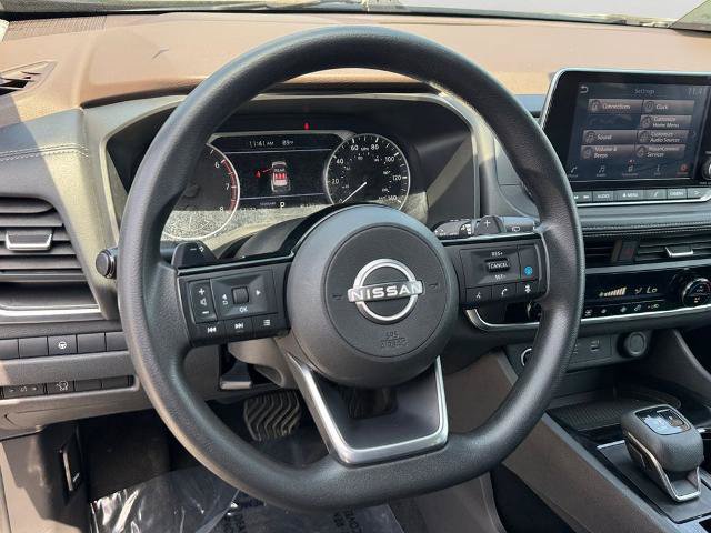 Used 2023 Nissan Rogue SV FWD image 16