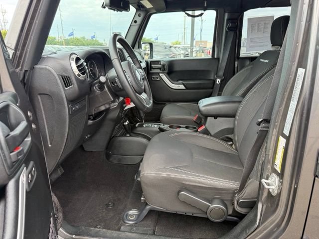 Used 2017 Jeep Wrangler Unlimited Rubicon w/ Connectivity Group AWD/4WD image 2