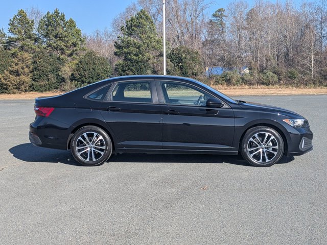 Used 2024 Volkswagen Jetta Sport image 6