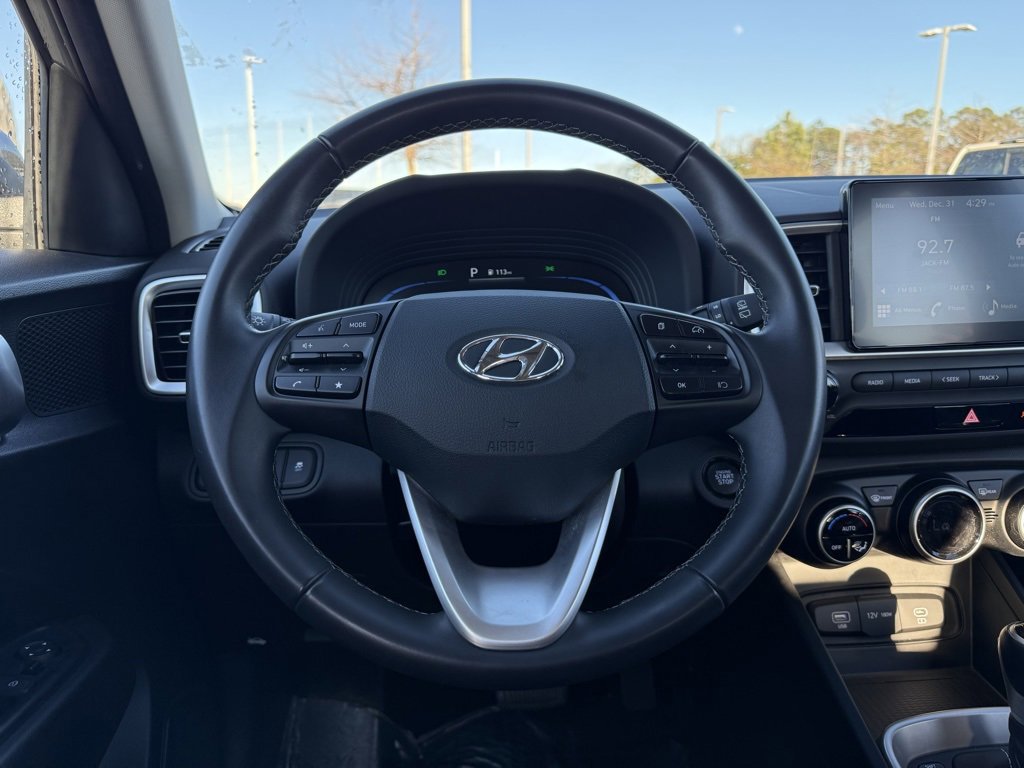 Used 2025 Hyundai Venue SEL image 14