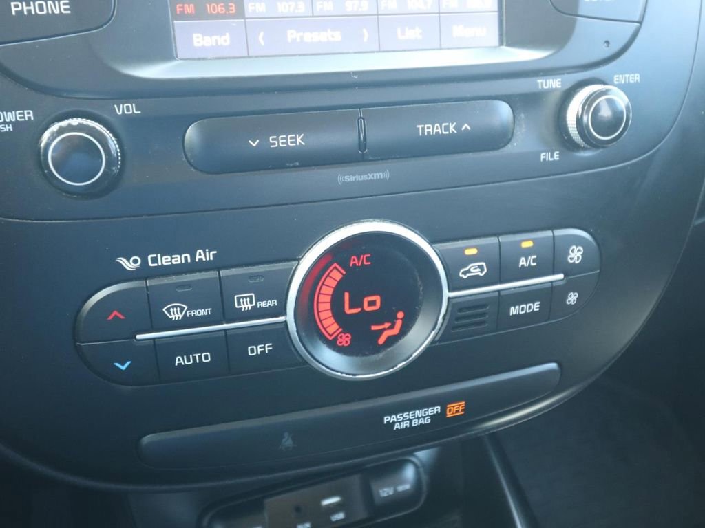 Used 2017 Kia Soul + FWD image 21