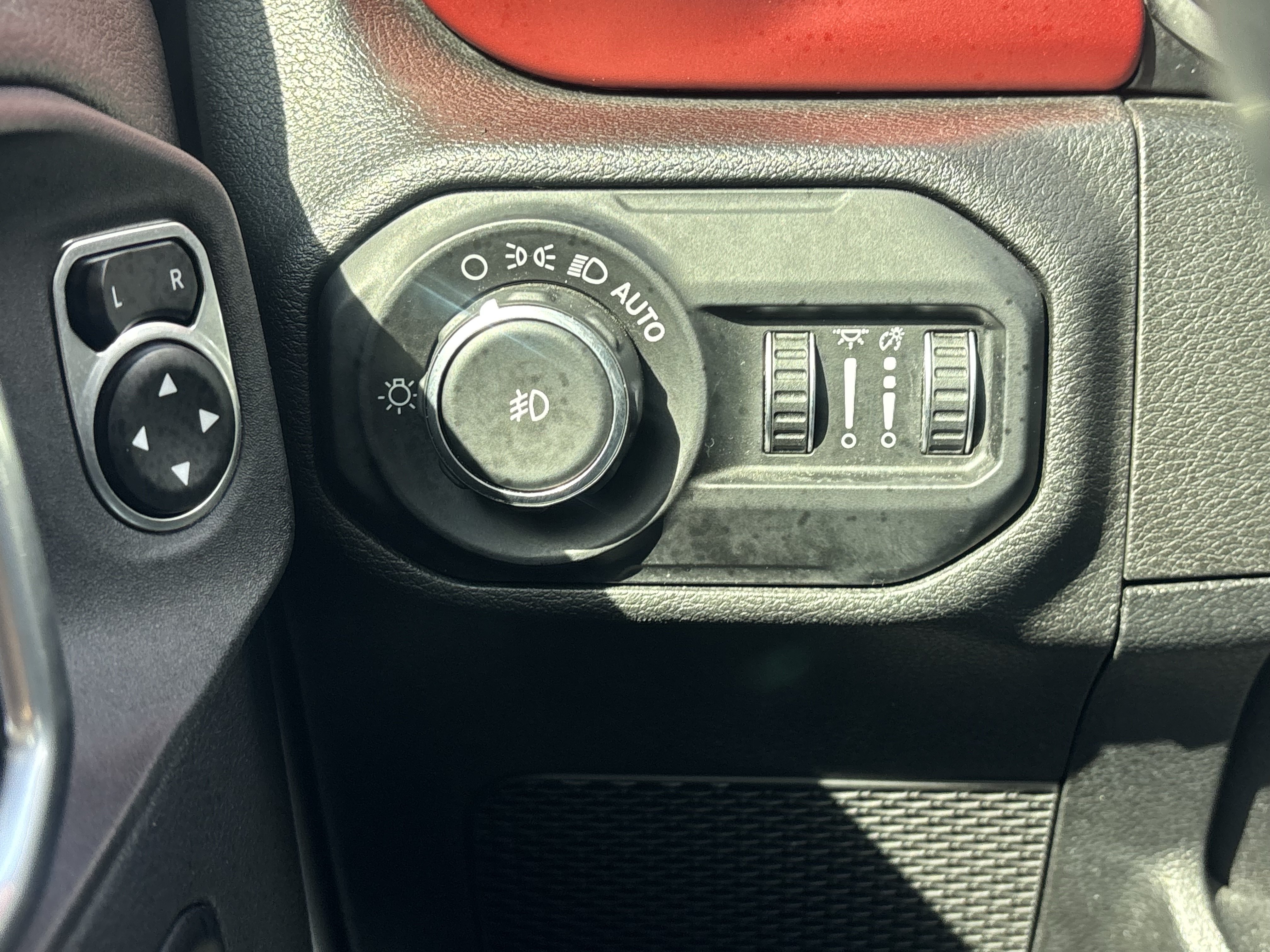 Used 2021 Jeep Wrangler Unlimited Rubicon AWD/4WD image 39