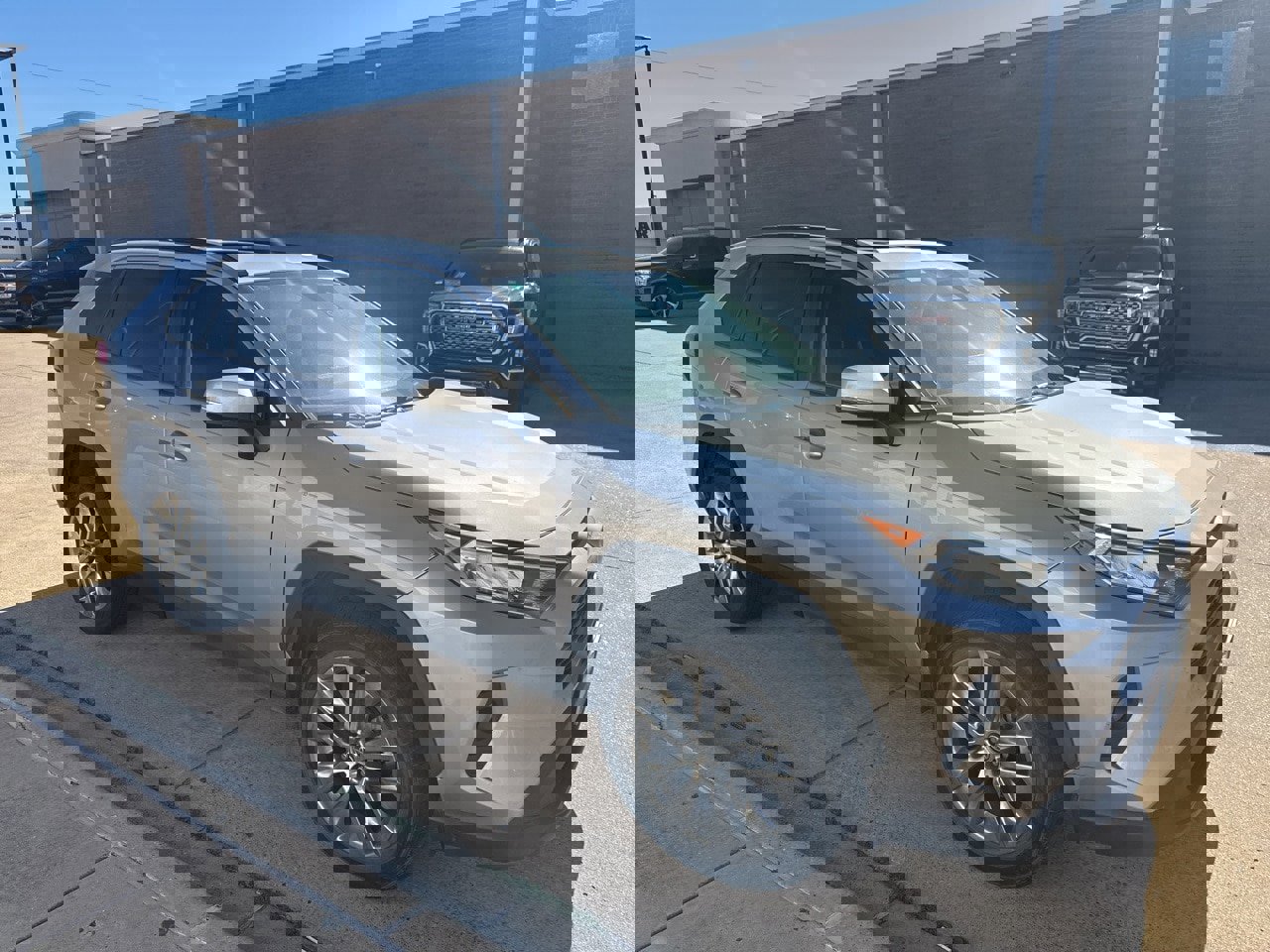 Used 2021 Toyota RAV4 XLE Premium image 3