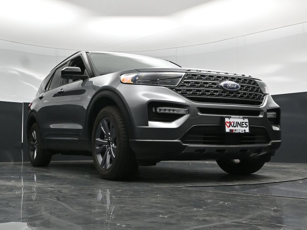 Certified 2022 Ford Explorer XLT w/ Equipment Group 202A AWD/4WD image 58